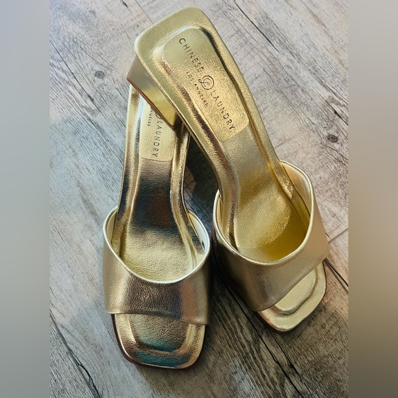 Chinese Laundry Liinda Sandal - Picture 6 of 8